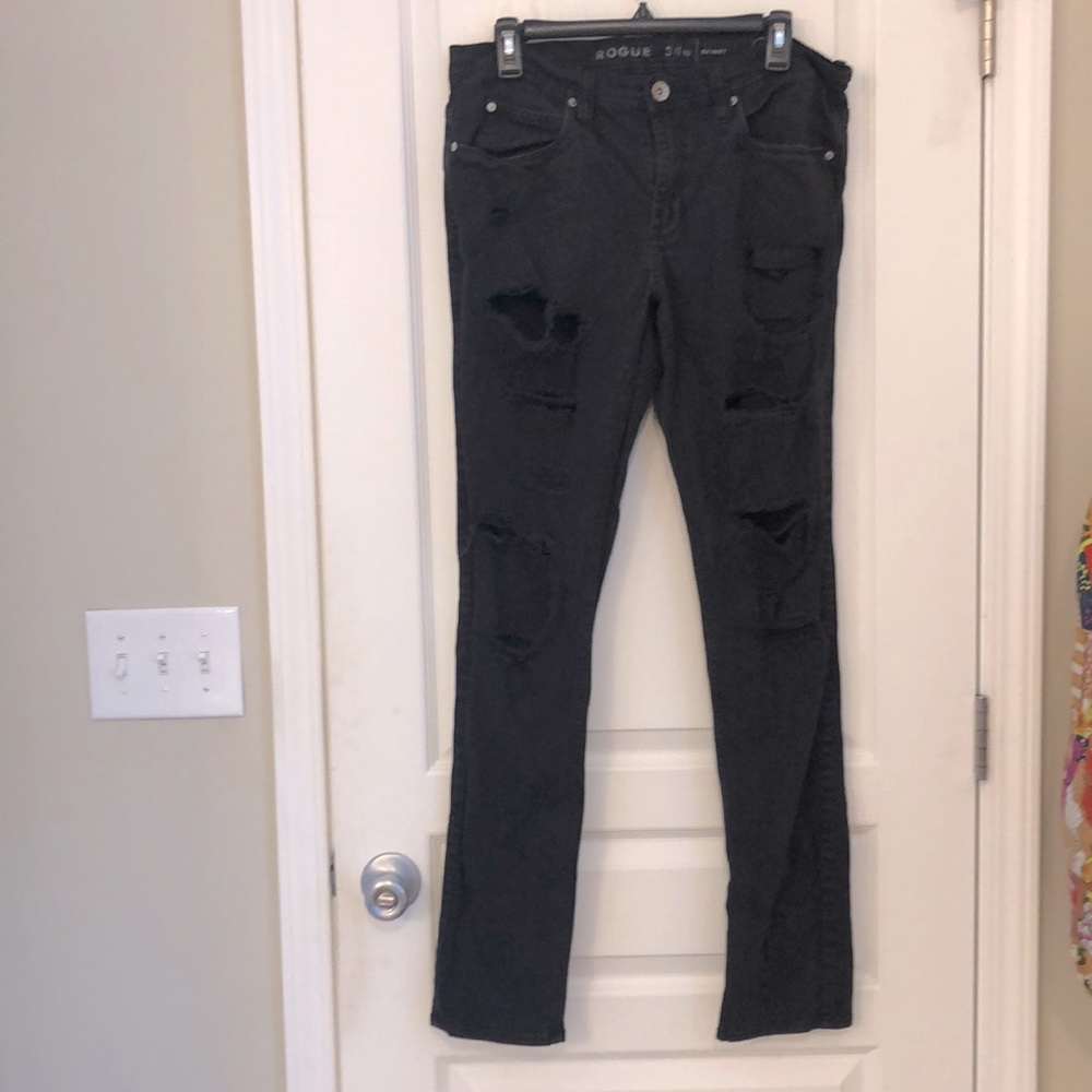 😊 Men’s black denim frayed skinny jeans size 34 99% cotton, 1% spandex😊